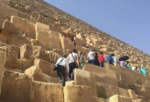 爬金字塔为什么会死 爬金字塔会死吗(爬上金字塔的人都会死是真的吗)-第2张图片-爱游哥学习网