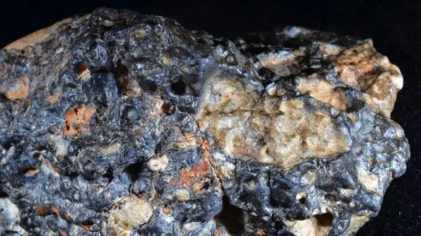 月球发现活嫦娥+玉兔(嫦娥月球车在月球都有哪些发现？)-第2张图片-爱游哥学习网