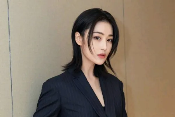 如何看待唐嫣最新的短发造型？什么样的人适合短发呢？戚薇最新造型,短发-第20张图片-爱游哥学习网