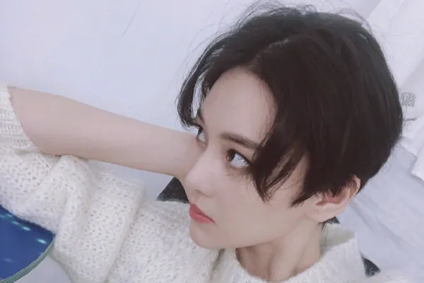 如何看待唐嫣最新的短发造型？什么样的人适合短发呢？戚薇最新造型,短发-第19张图片-爱游哥学习网