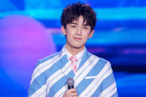 吴磊和赵露思什么时候官宣的(赵露思和吴磊突然官宣恋情,是真的吗？)-第9张图片-爱游哥学习网