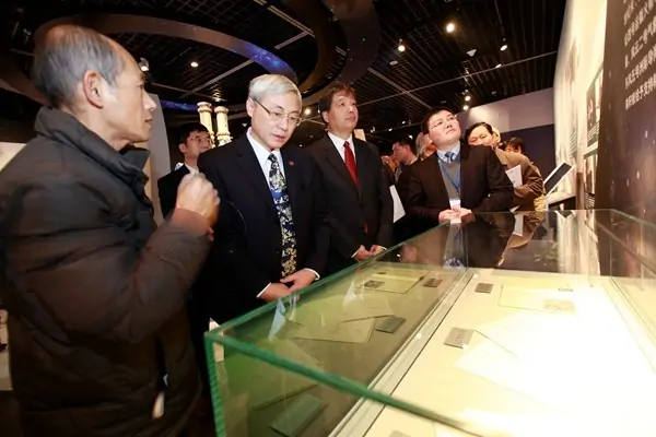 钱学森的经历简介(钱学森的成就简介)-第2张图片-爱游哥学习网