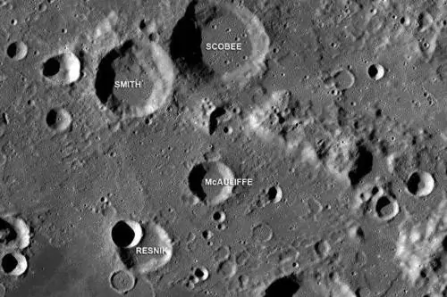 月球发现活嫦娥+玉兔(嫦娥月球车在月球都有哪些发现？)-第4张图片-爱游哥学习网