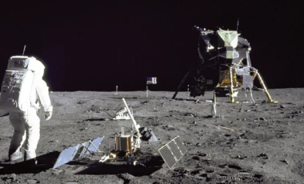 美国真的是第一个登月了么(美国第一次登月时间是什么时候？)