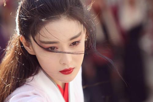 如何看待唐嫣最新的短发造型？什么样的人适合短发呢？戚薇最新造型,短发-第15张图片-爱游哥学习网