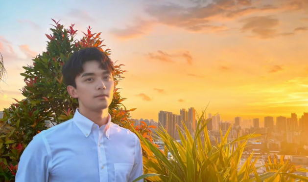 吴磊和赵露思什么时候官宣的(赵露思和吴磊突然官宣恋情,是真的吗？)-第3张图片-爱游哥学习网