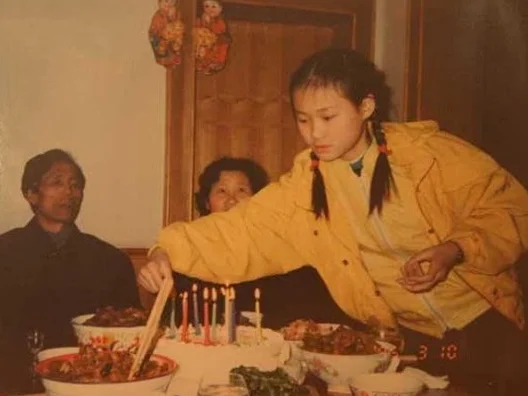 李宇春身世背景？李宇春家庭背景怎么样？-第2张图片-爱游哥学习网