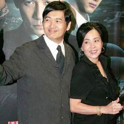 周润发老婆多大了？周润发的老婆是谁(周润发老婆是干嘛的)