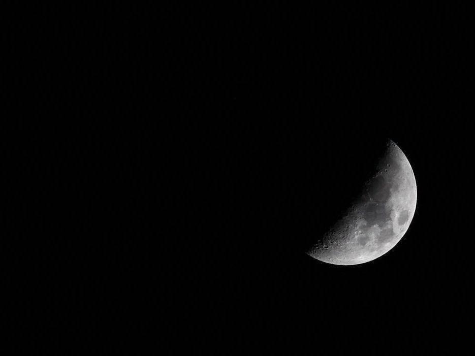 月球发现活嫦娥+玉兔(嫦娥月球车在月球都有哪些发现？)