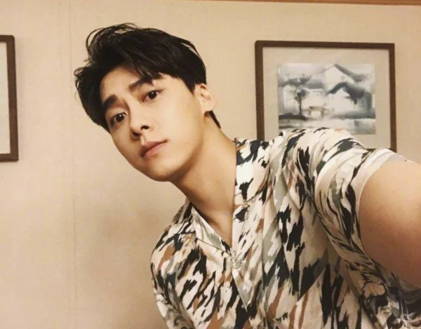 杨幂有男朋友吗？是谁啊？杨幂现在的男朋友是谁-第5张图片-爱游哥学习网