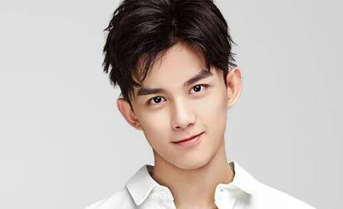 吴磊和赵露思什么时候官宣的(赵露思和吴磊突然官宣恋情,是真的吗？)-第12张图片-爱游哥学习网