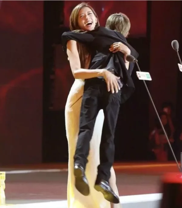 李维嘉的身高有多少(何炅和李维嘉的身高是多少？)-第12张图片-爱游哥学习网