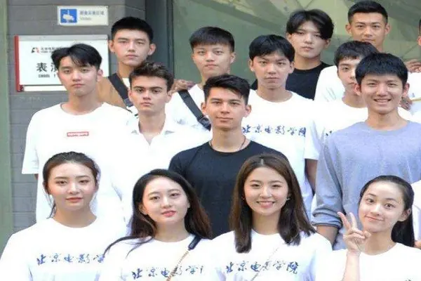 北电大一新生夏澜桠好多男的喜欢她是不是呢？北电大一是什么学校-第12张图片-爱游哥学习网