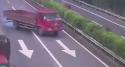 校车与货车相撞儿童如何自保？-第4张图片-爱游哥学习网