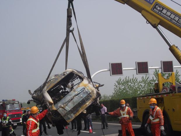 江苏盐城重大交通事故已致11死,导致此起事故的原因是是什么？