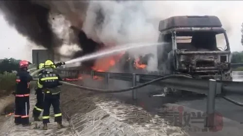 校车与货车相撞儿童如何自保？-第15张图片-爱游哥学习网