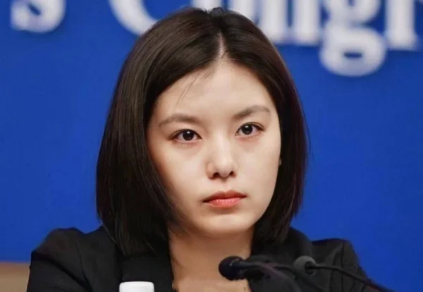 女翻译官张京个人资料(女翻译张京的父母是干什么的？)