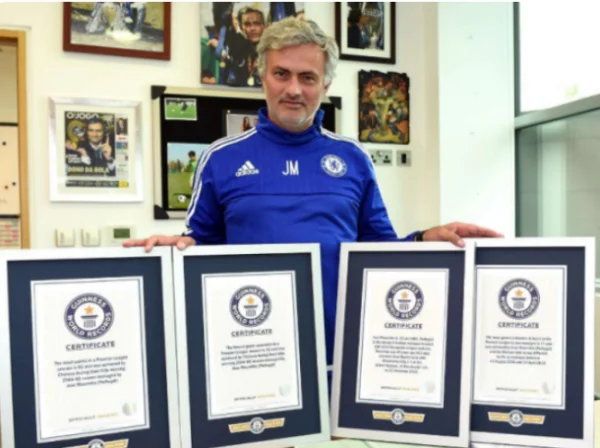 2012吉尼斯中国之夜颁奖那个女的是谁