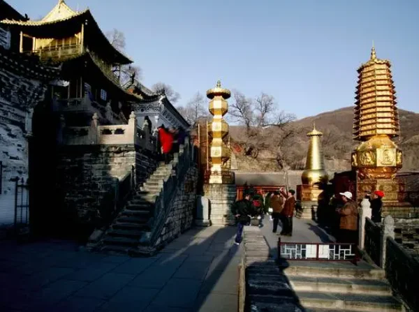 五台山为什么又叫五爷庙(到了五台山怎么去五爷庙)-第4张图片-爱游哥学习网