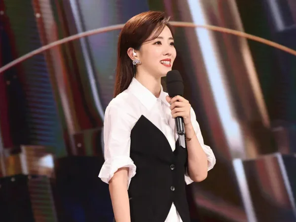 央视主持人李思思爱人是谁呀(央视主持人李思思的身高是多少？)