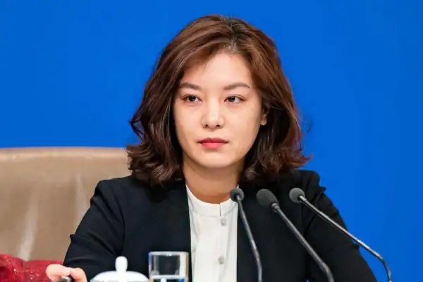 女翻译官张京个人资料(女翻译张京的父母是干什么的？)-第7张图片-爱游哥学习网