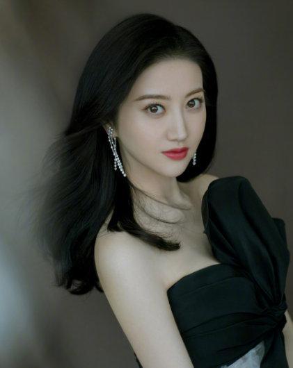 景甜背后势力到底有多大(演员景甜背后的势力是什么？)