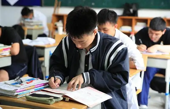 关于河北衡水一中(河北衡水一中怎么样)-第15张图片-爱游哥学习网