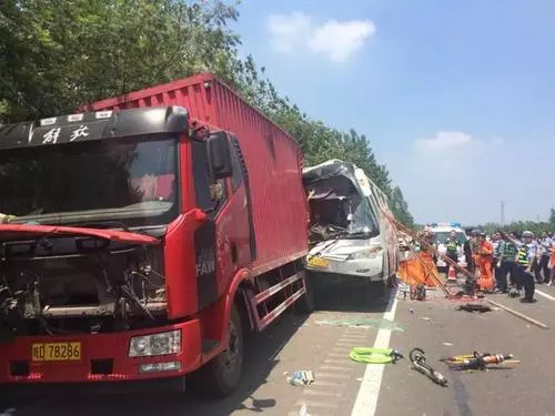 校车与货车相撞儿童如何自保？-第18张图片-爱游哥学习网