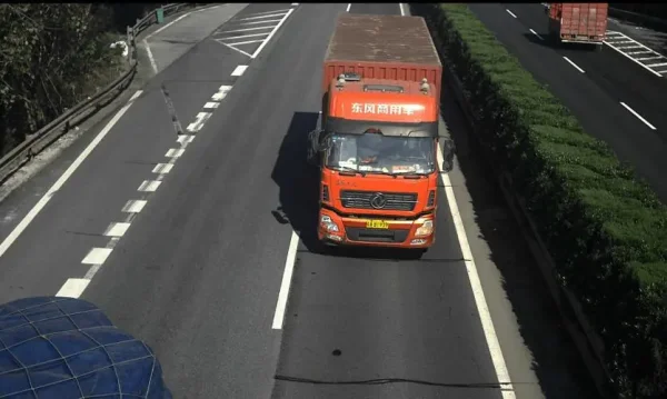 校车与货车相撞儿童如何自保？-第9张图片-爱游哥学习网