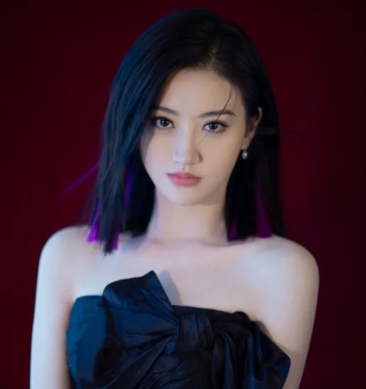 景甜背后势力到底有多大(演员景甜背后的势力是什么？)-第10张图片-爱游哥学习网