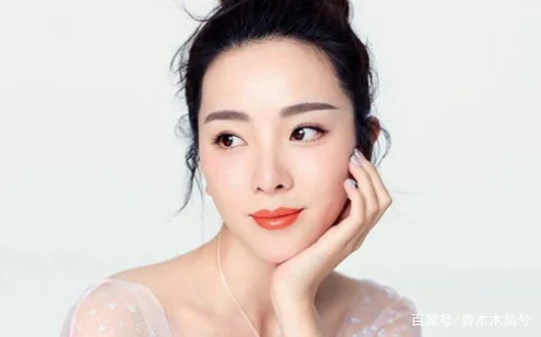 央视主持人李思思爱人是谁呀(央视主持人李思思的身高是多少？)-第6张图片-爱游哥学习网