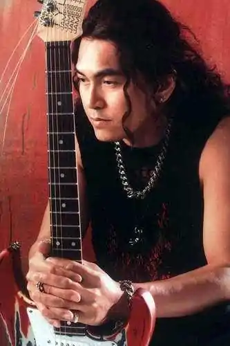 梦醒时分的原唱人是谁(那个《梦醒时分〉原唱是谁啊？)