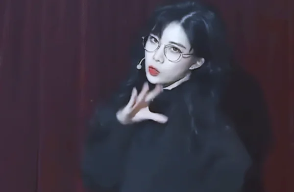 沈梦瑶是谁(网红主播沈梦瑶个人资料微博大尺度生活私照汇总)-第19张图片-爱游哥学习网