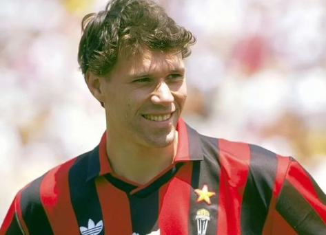 范巴斯滕在什么时候踢进零度角球？范巴斯滕零度角破门是在哪=一=场球