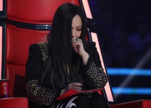 中国好声音张欣奕手机号是(好声音里面张欣奕的头发是什么颜色)