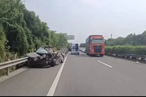 校车与货车相撞儿童如何自保？-第7张图片-爱游哥学习网